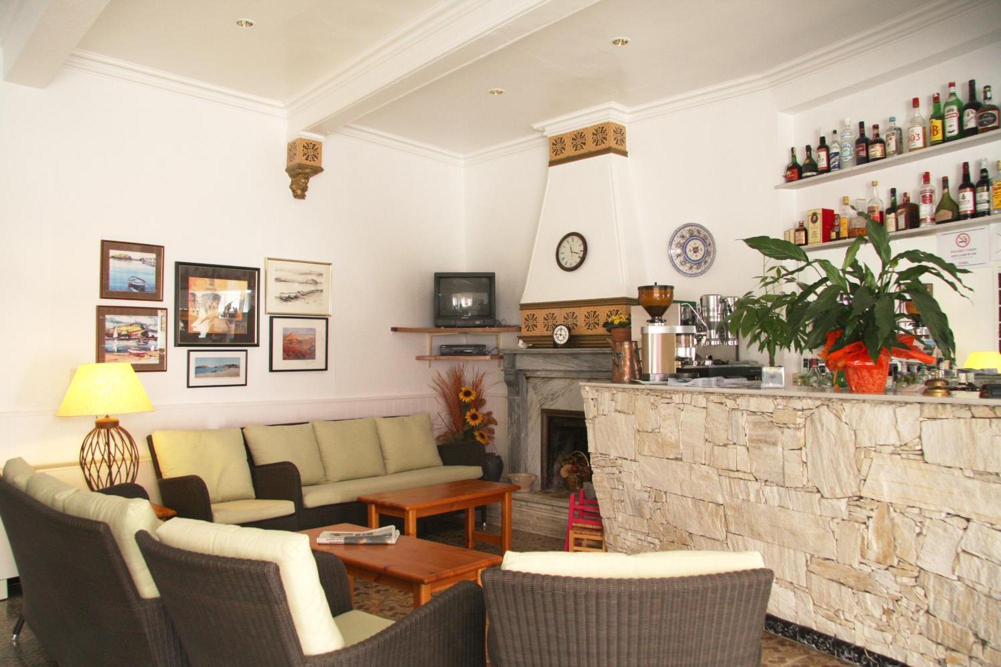 Hostal La Florida Llança Exteriör bild